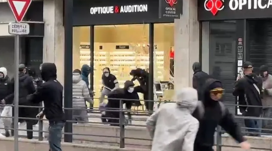 ملثمون يسرقون ويفرون في متاجر بفرنسا